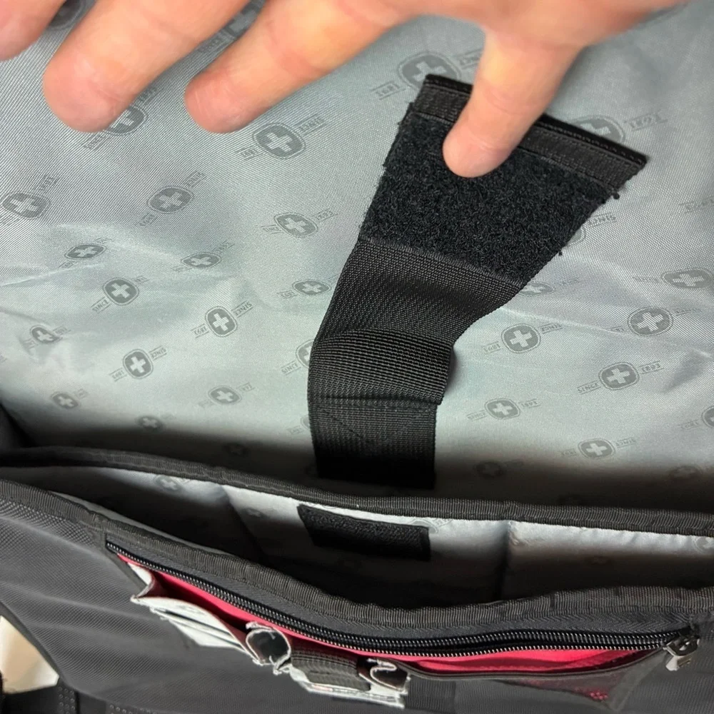 Swiss Gear Messenger/Laptop Bag by Wenger